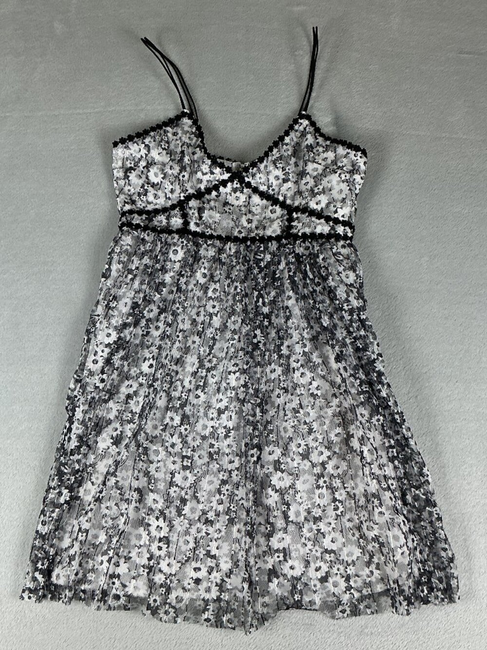 Romeo & Juliet Couture Black White Floral Lace Mini Dress V-Neck Strappy Size M